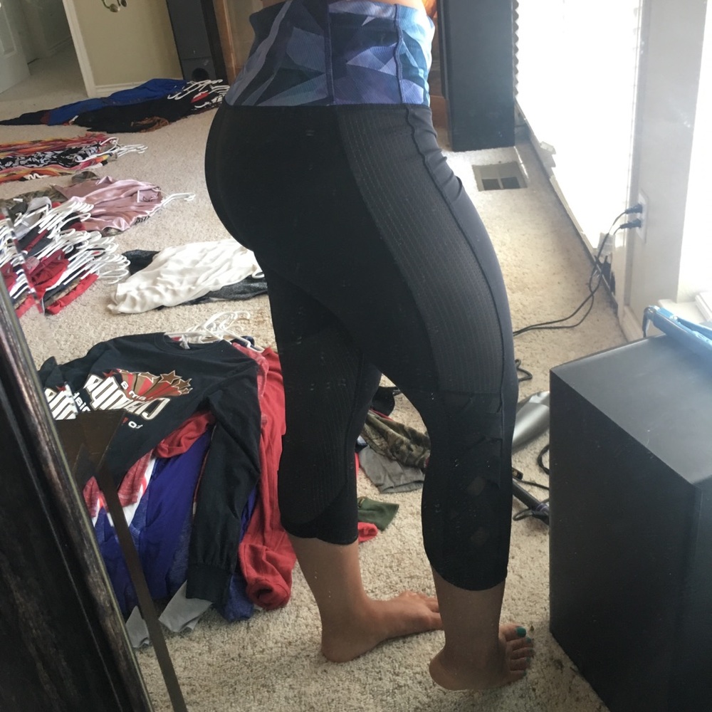 Lululemon crops with slit and mesh!